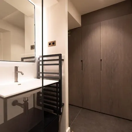 Relax In A Charming Flat In Le Marais شقة *