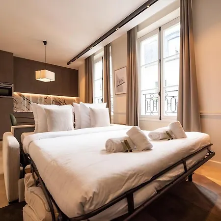 Relax In A Charming Flat In Le Marais شقة باريس