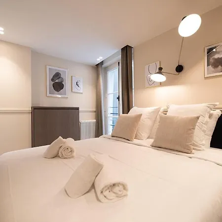 Relax In A Charming Flat In Le Marais شقة باريس