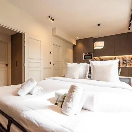 Relax In A Charming Flat In Le Marais * Parijs