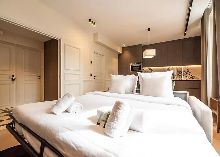 Relax In A Charming Flat In Le Marais * Parijs