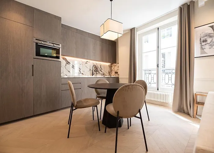 Relax In A Charming Flat In Le Marais * Parijs